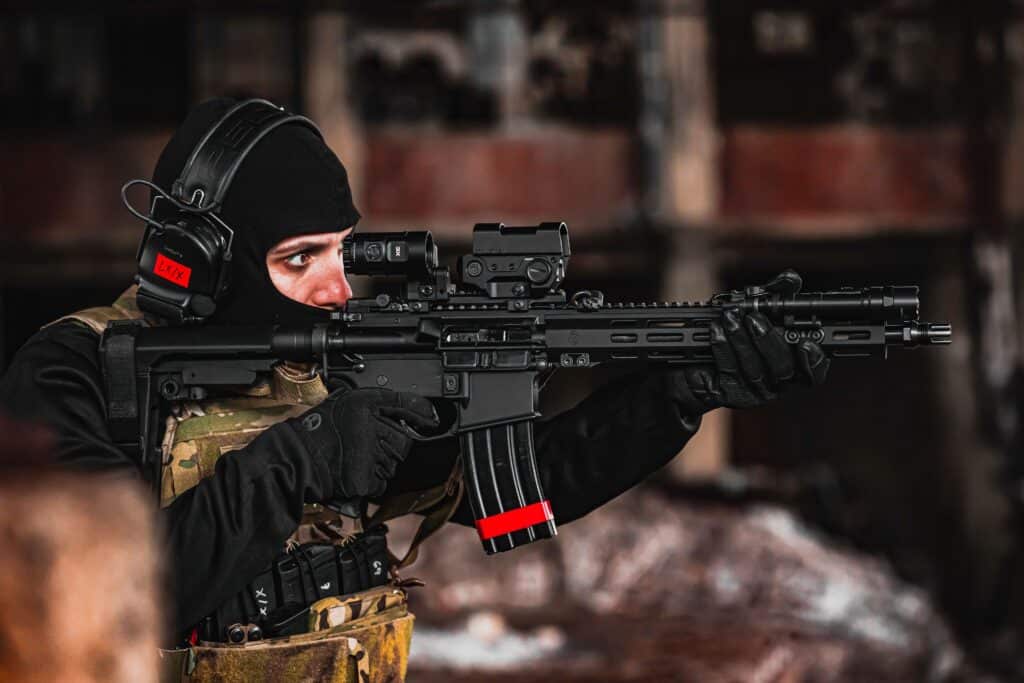 Operator using an ARC-15 12.5" AR Pistol with an LP-1